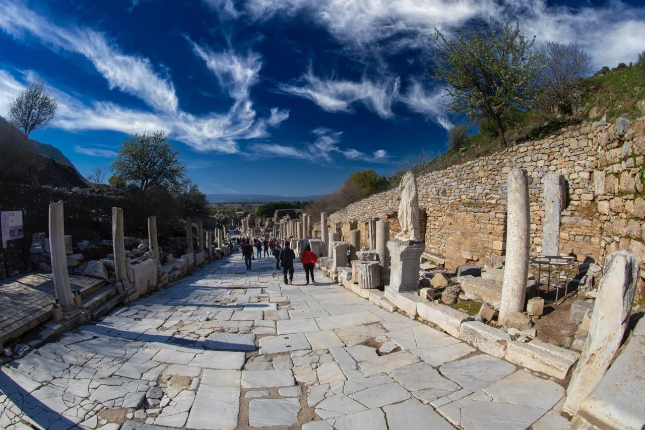 De Geheimen van Efeze Ontdekken: Mythen, Ru&iuml;nes en Geschiedenis