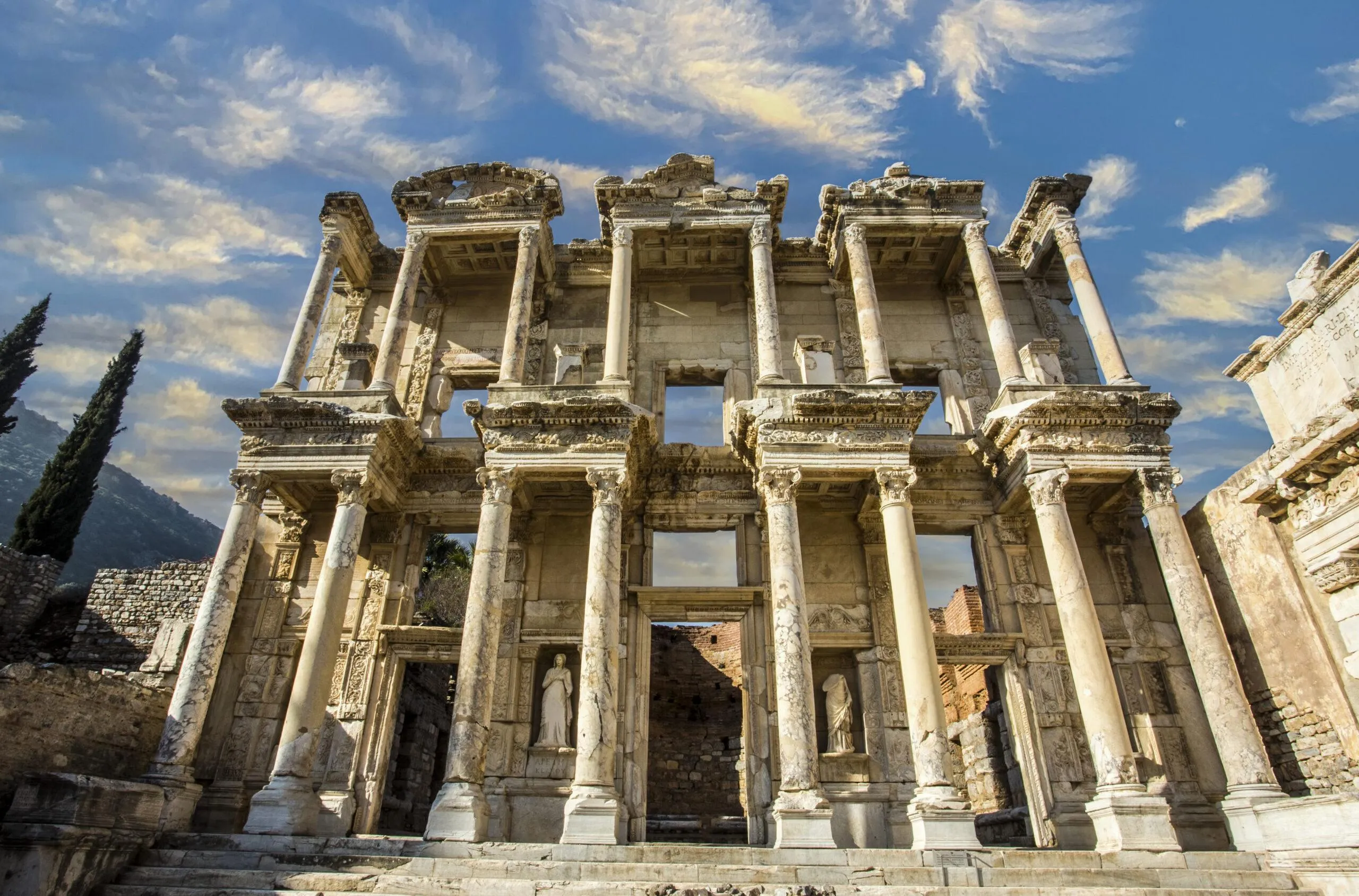 Efeze: Een Venster op de Romeinse Geschiedenis en Cultuur